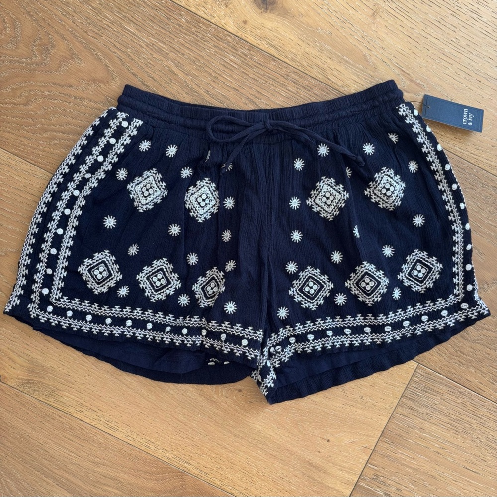 Crown & Ivy Blue and White Embroidered Shorts Size SP